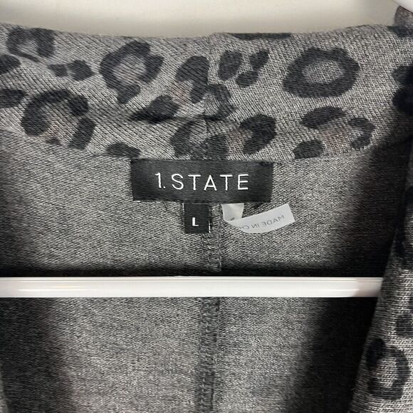 NWT 1 State Animal Print Mock Wrap Tunic Top Size Large Gray Black​​​ - Picture 5 of 5